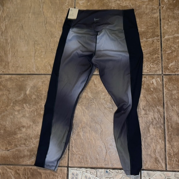Nike yoga High Rise Black/Grey 7/8 leggings - Picture 4 of 5